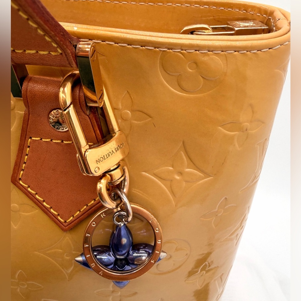 Louis Vuitton Vernis Houston w/authentic Louis Vuitton bag charm - Picture 9 of 17